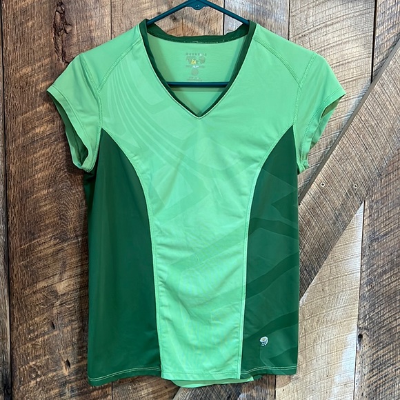 Mountain Hardwear Tops - Mountain Hardwear women’s top size small